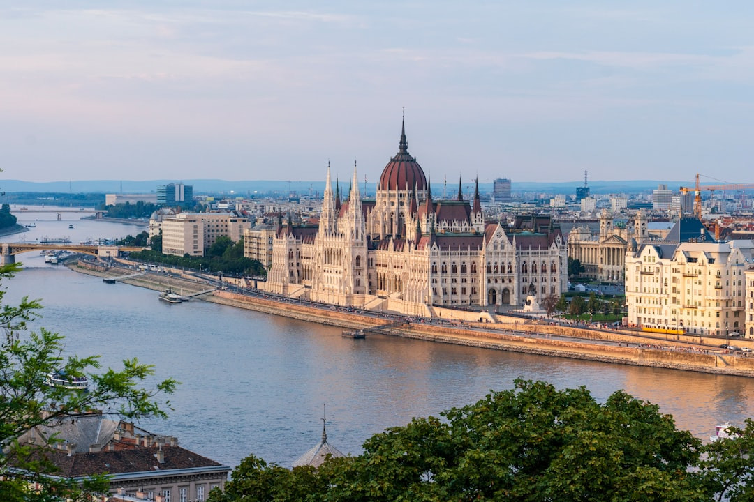 Budapest als Ausgangspunkt der Geschichte von SYKK